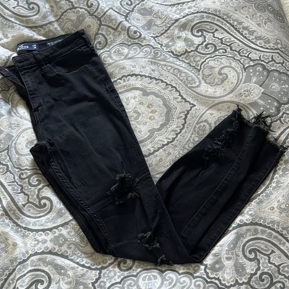 Black ripped skinny jeans
